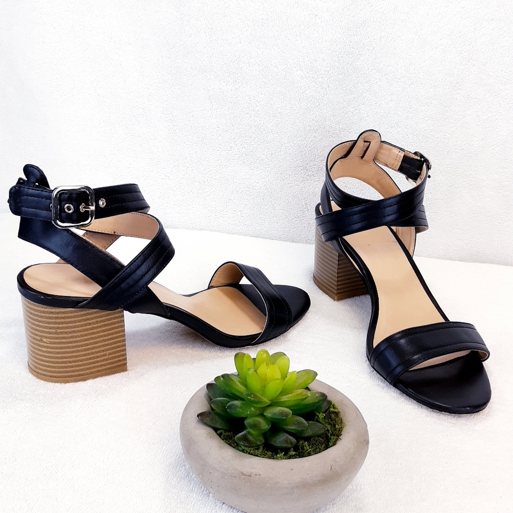 APT. 9 APPACEFUL BLACK SANDAL - Picture 6 of 16